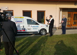 foto_slavnostní předání vozidla