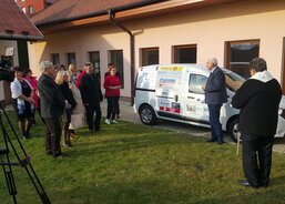 foto_slavnostní předání vozidla